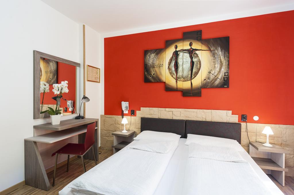 Hotel Garni Ischia Malcesine Ruang foto