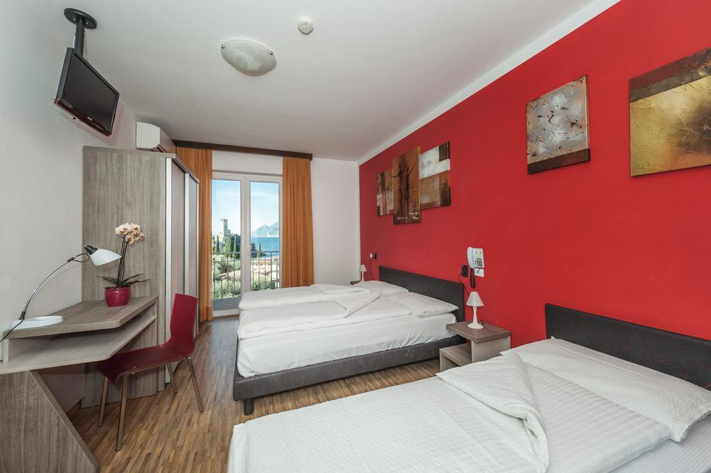 Hotel Garni Ischia Malcesine Ruang foto