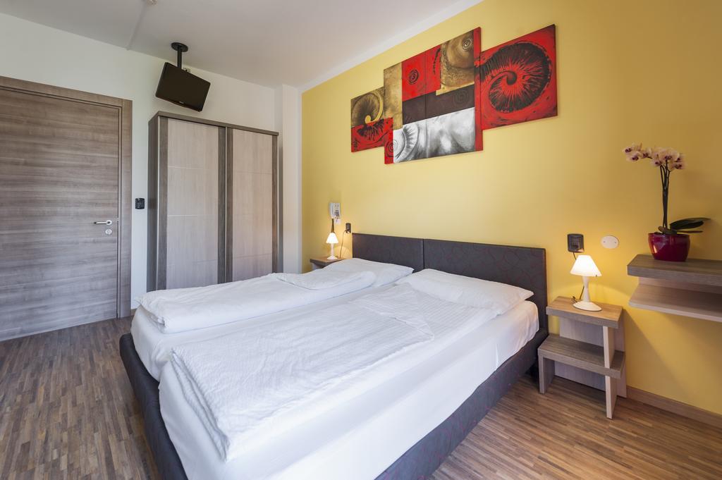 Hotel Garni Ischia Malcesine Ruang foto
