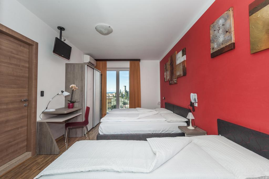 Hotel Garni Ischia Malcesine Ruang foto